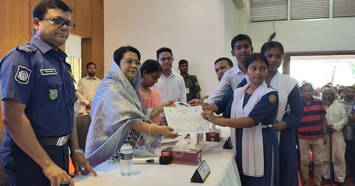 নারীরা স্নাতক পর্যন্ত বিনা খরচে পড়ার সুযোগ পাবে’: মন্ত্রী আফরোজা খানম