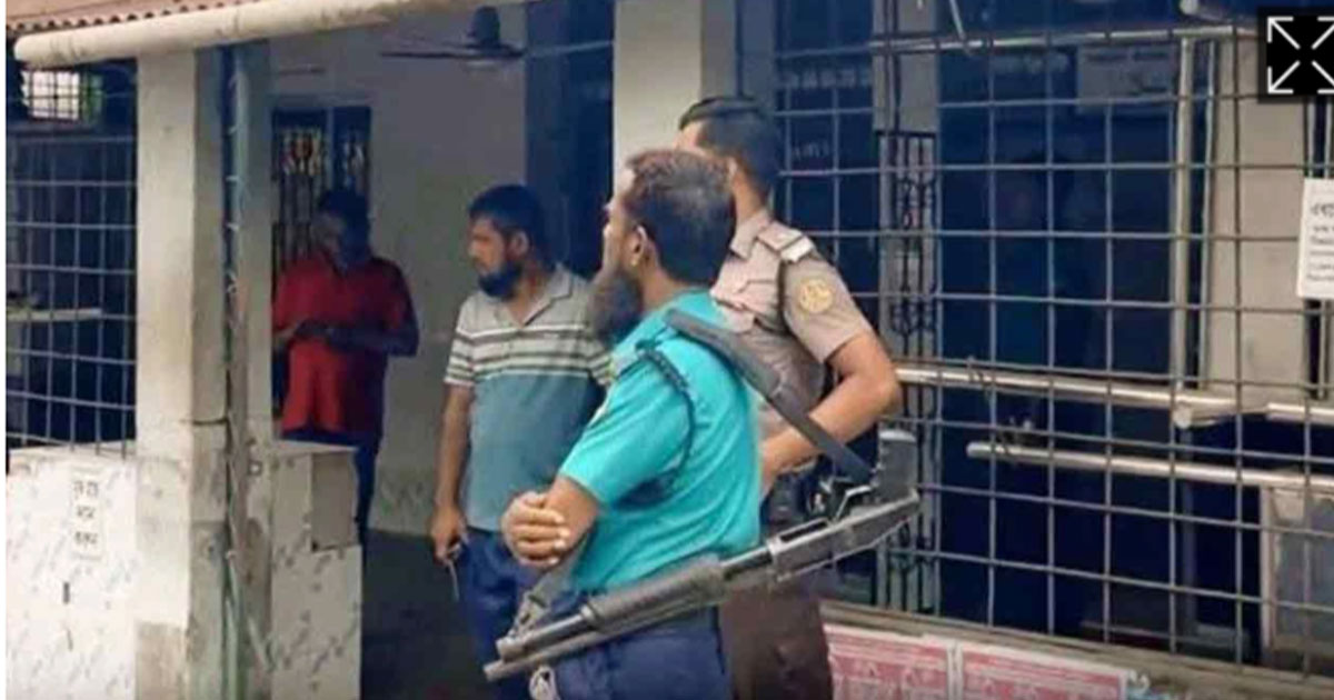 খুলনায় মসজিদে ঢুকে গুলি, আহত দুই