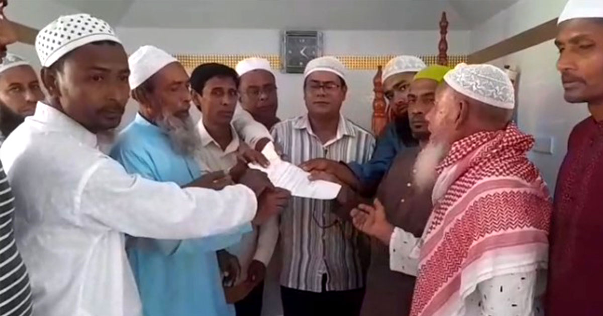 রুকিন্দীপুর ছব্দুল পাড়া জামে মসজিদের উন্নয়নে ৫ লাখ টাকার অনুদানের চেক হস্তান্তর