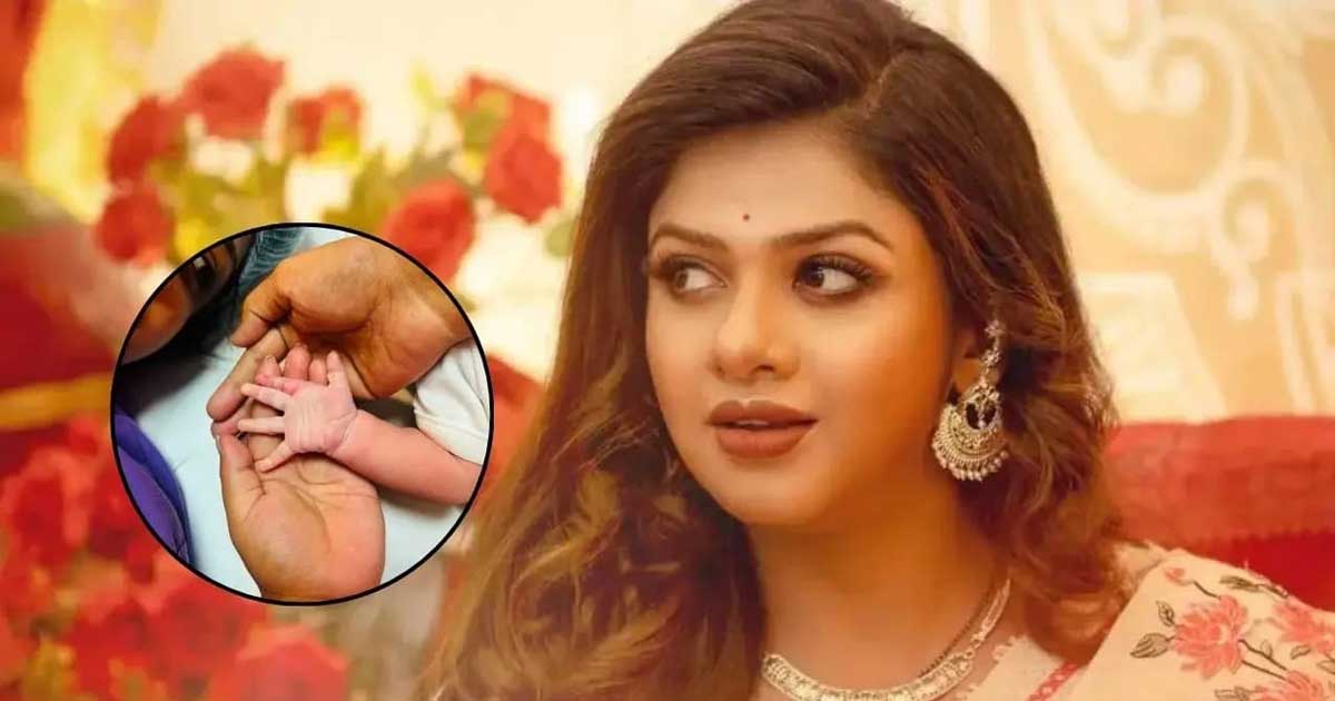 চতুর্থ বিয়ের সাড়ে ৩ মাসে মা হলেন অভিনেত্রী