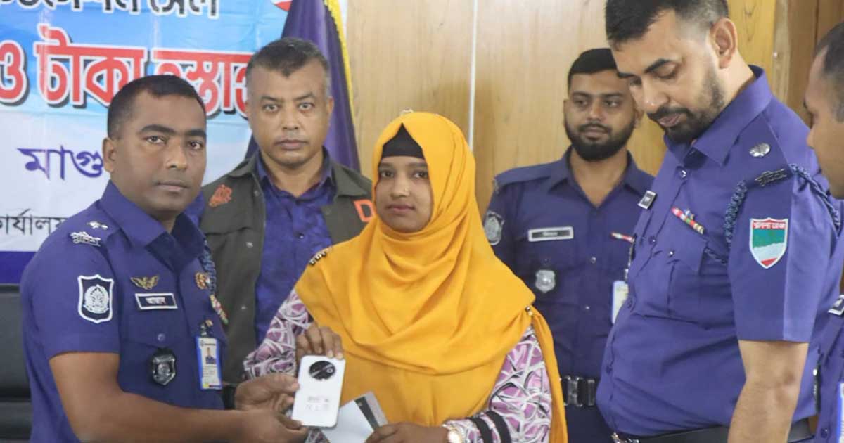 মাগুরা পুলিশের সাইবার সেলের তৎপরতায় ৩৫টি চুরি হওয়া মোবাইল উদ্ধার