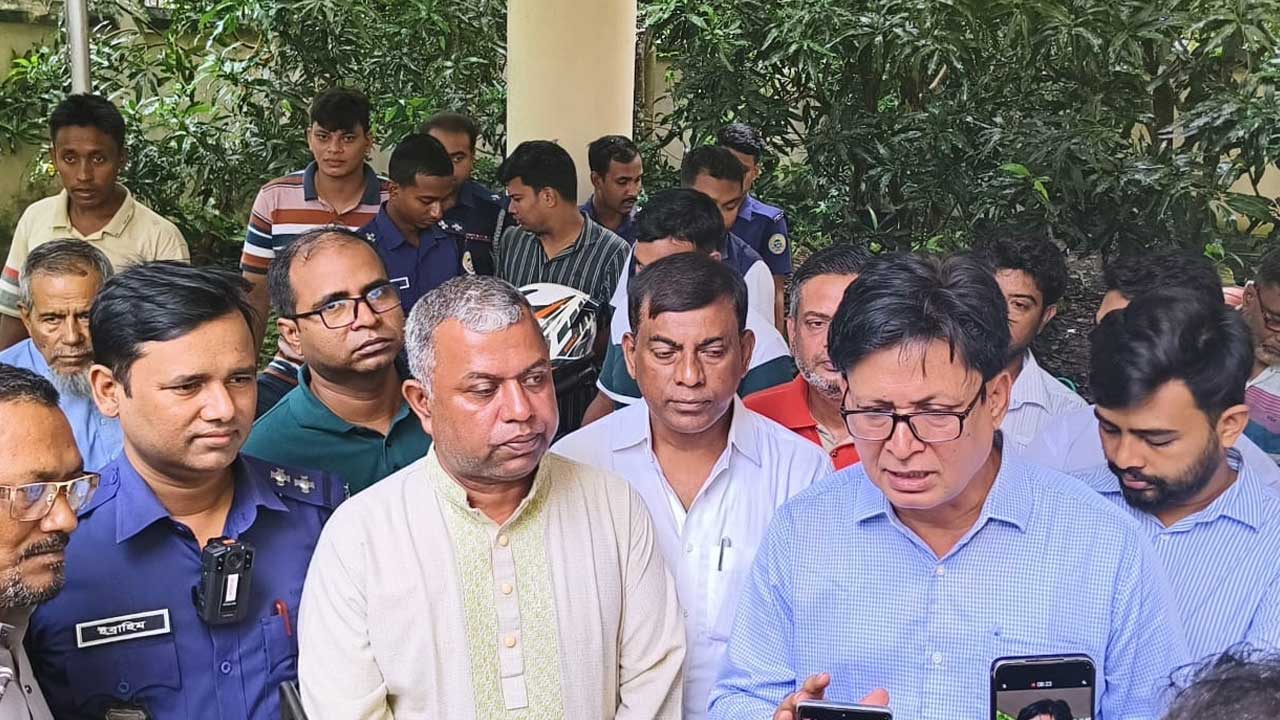 বাউফলে লোডশেডিং ও অতিরিক্ত বিলের প্রতিবাদে বিক্ষোভ