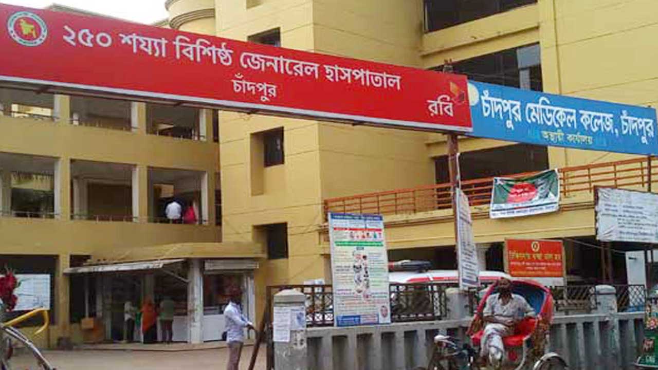 চাঁদপুরে বাস-অটোরিকশা মুখোমুখি সংঘর্ষে প্রাণ গেল যাত্রীর, আহত ৩