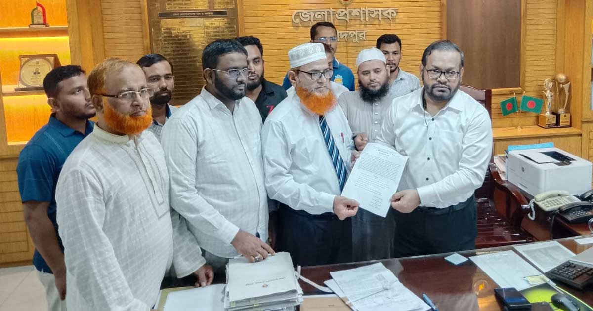 জ্বালানি-গ্যাস সংকট ও দ্রব্যমূল্যের ঊর্ধ্বগতির প্রতিবাদে চাঁদপুরে ১১ দলের স্মারকলিপি