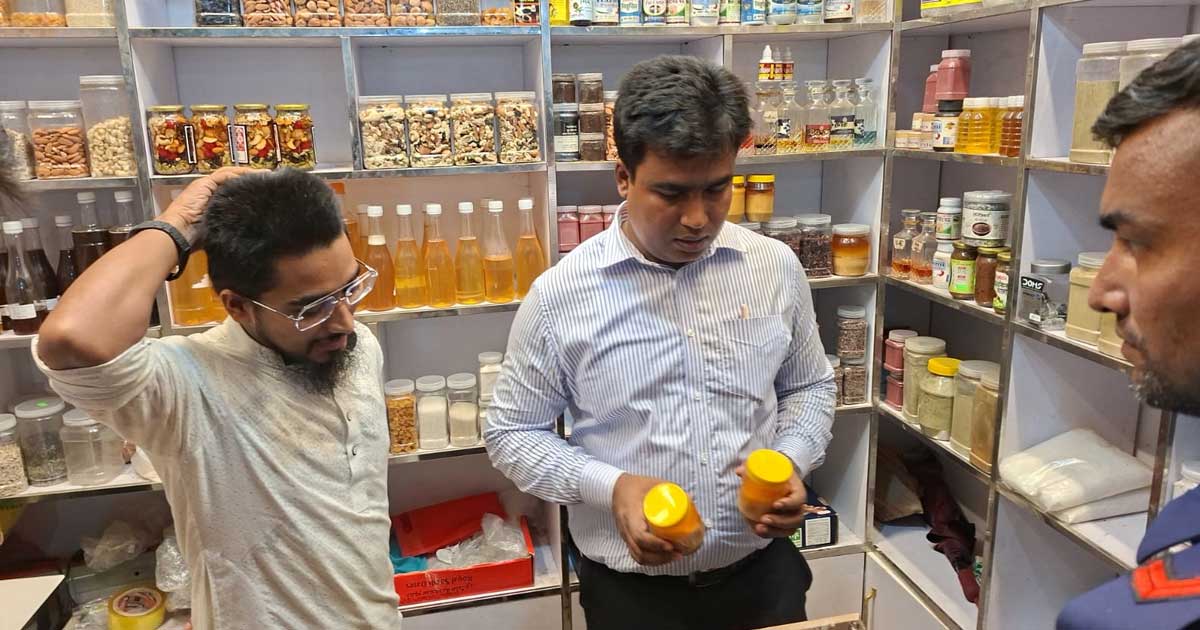 জিলাপিতে ক্ষতিকর রাসায়নিক, মেয়াদোত্তীর্ণ পণ্য: চাঁদপুরে ৩ প্রতিষ্ঠানকে জরিমানা