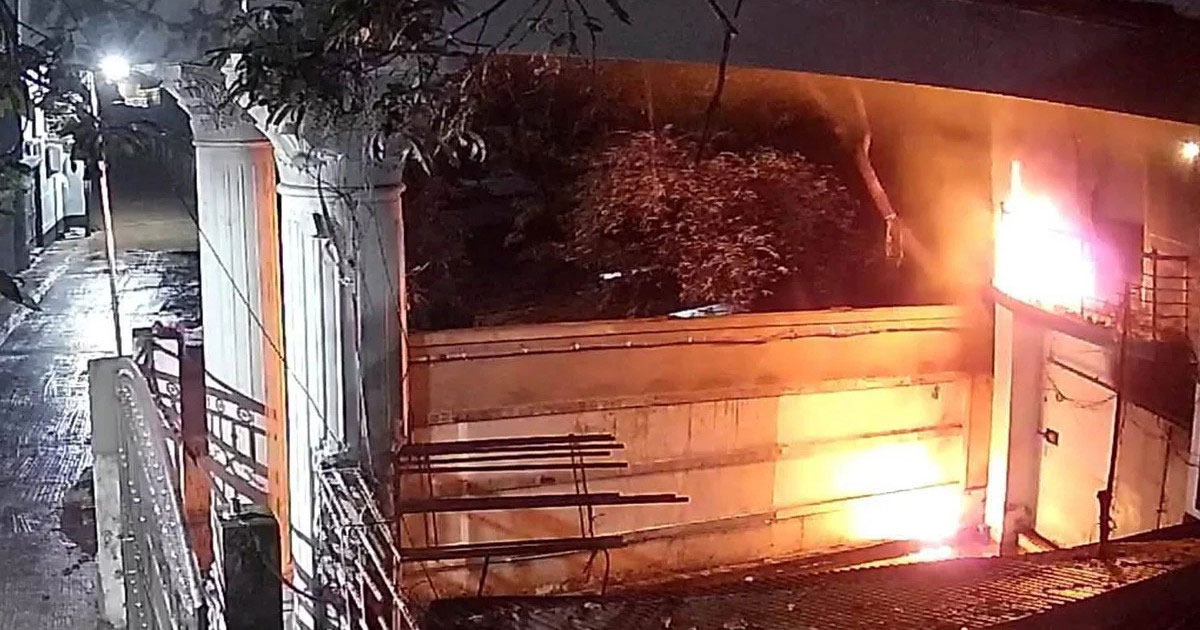 চট্টগ্রামে সাবেক শিক্ষামন্ত্রী নওফেলের বাসভবনে আগুন