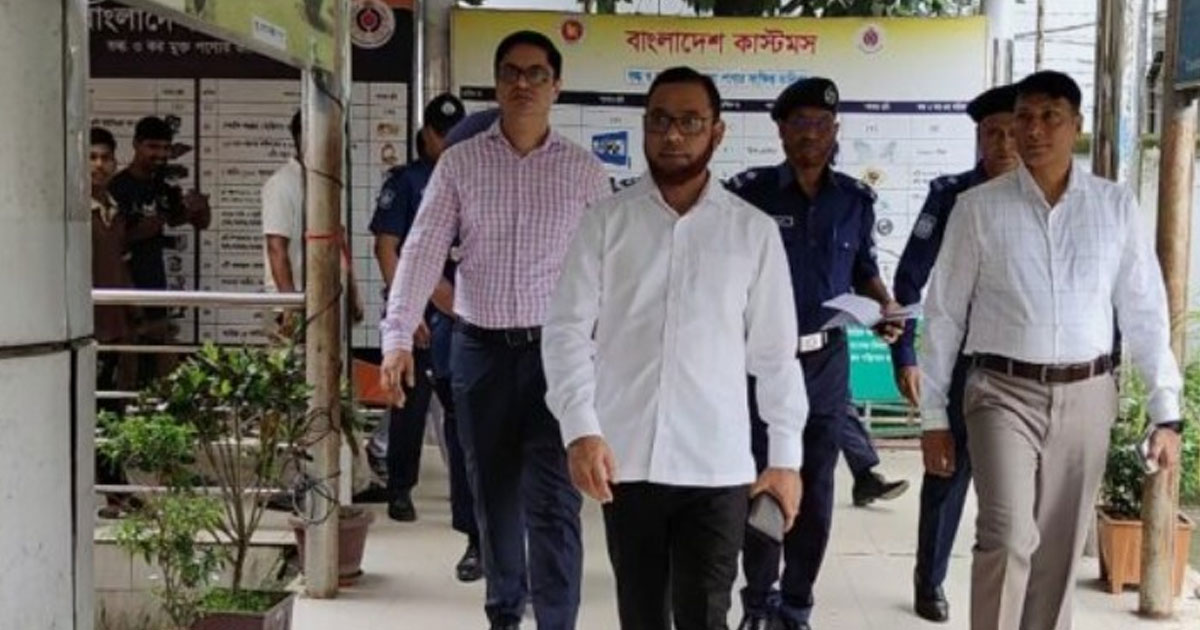 বেনাপোল চেকপোস্ট ইমিগ্রেশন পরিদর্শন করলেন এসবি প্রধান