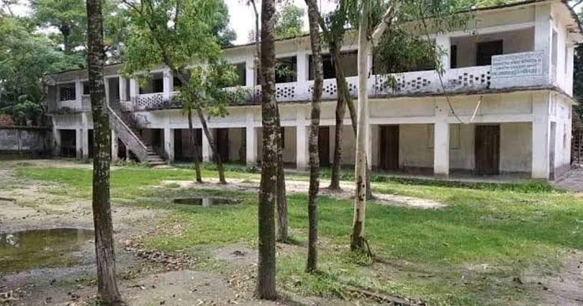 দাখিলে সবাই পাস, তবু ৫ শিক্ষার্থীর বিরুদ্ধে অধ্যক্ষের বাড়িতে হামলার অভিযোগ