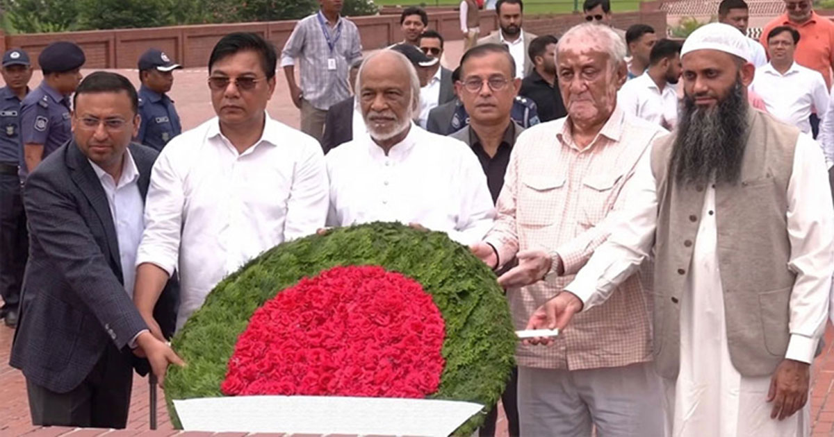 জাতীয় স্মৃতিসৌধে নতুন মন্ত্রী-প্রতিমন্ত্রীদের শ্রদ্ধা