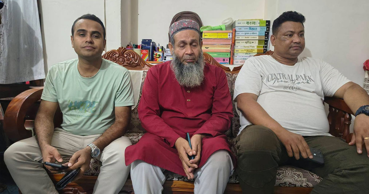 প্রধানমন্ত্রীর বাংলা উচ্চারণ নিয়ে মন্তব্য করায় আটক শিক্ষককে বাড়ি পৌঁছে দিয়েছে পুলিশ