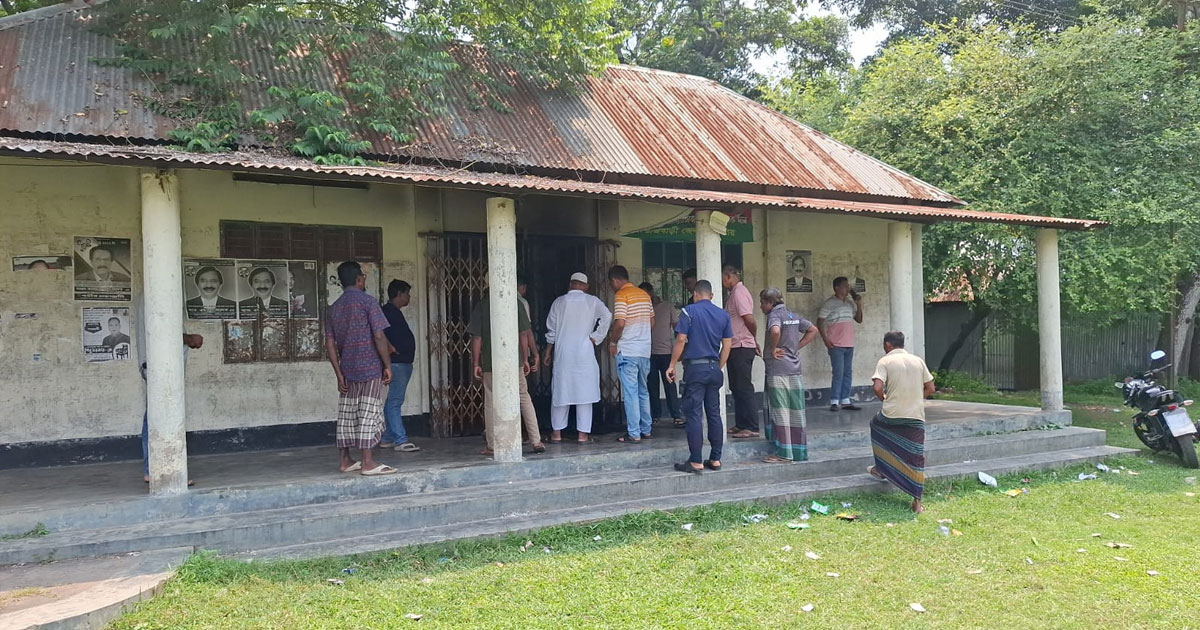 রাজবাড়ী জেলা বিএনপির দলীয় কার্যালয়ে দুর্বৃত্তদের আগুন