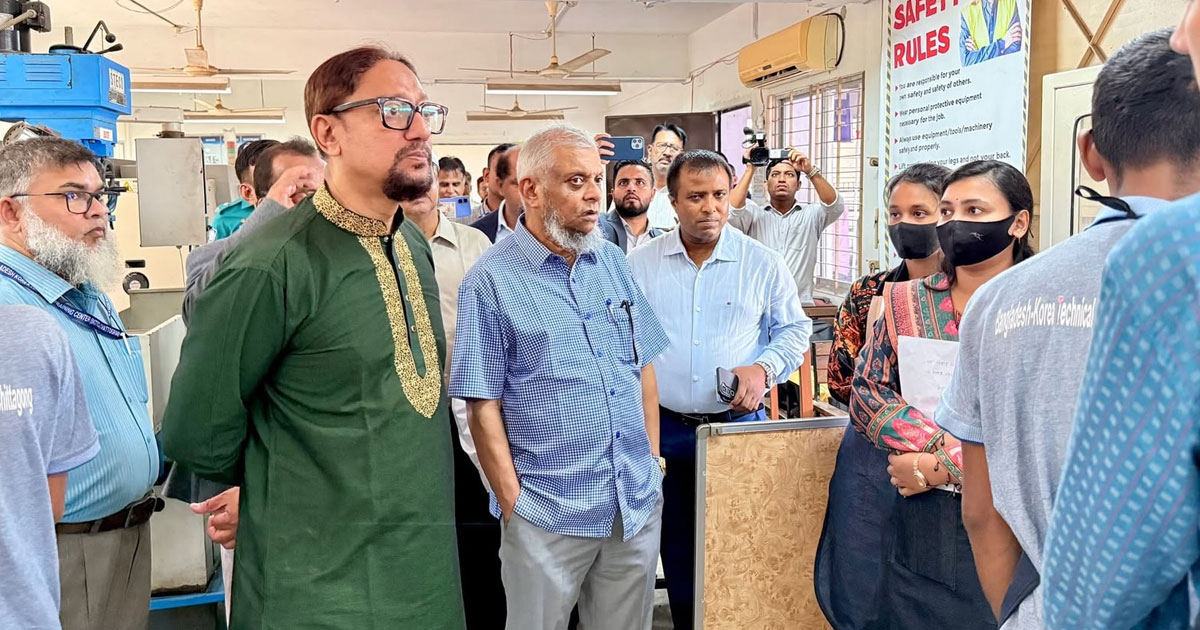 দক্ষতা অর্জনের পাশাপাশি সংশ্লিষ্ট দেশের ভাষা শেখানোর ওপর গুরুত্ব দিতে হবে: শ্রমমন্ত্রী