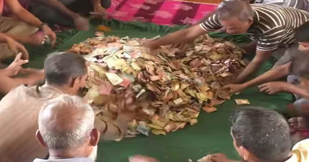 কুষ্টিয়ার ছেঁউড়িয়ায়  লালন শাহের আখড়াবাড়ির দানবাক্সে মিলল সাড়ে ছয় লাখ টাকা