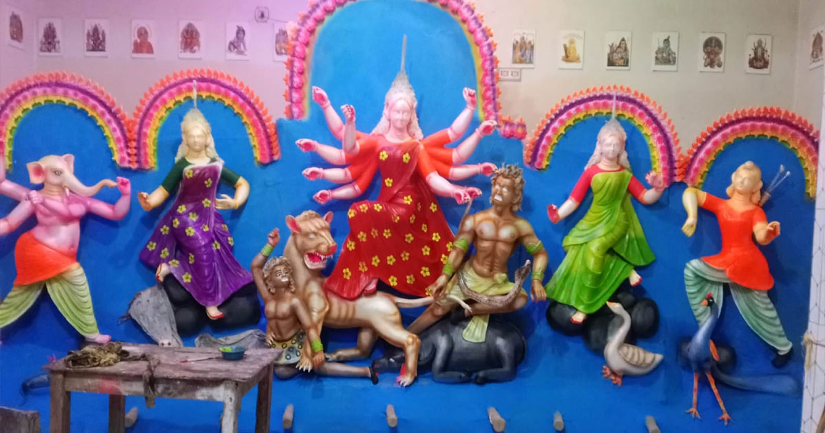 কোটচাঁদপুর দুর্গাপূজার ৫০টি মন্ডপে শেষ মুহূর্তের  প্রস্তুতি