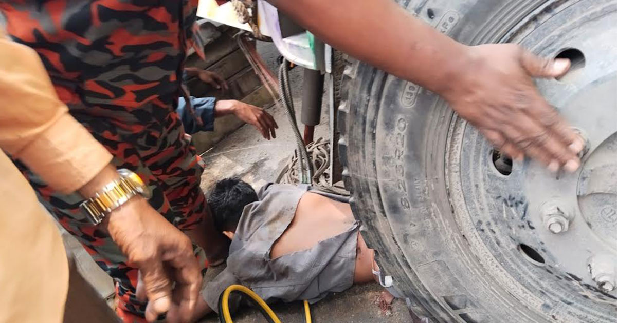 সাটুরিয়ায় ট্রাক-মোটরসাইকেলের মুখোমুখি সংঘর্ষে নিহত ১, আহত ২