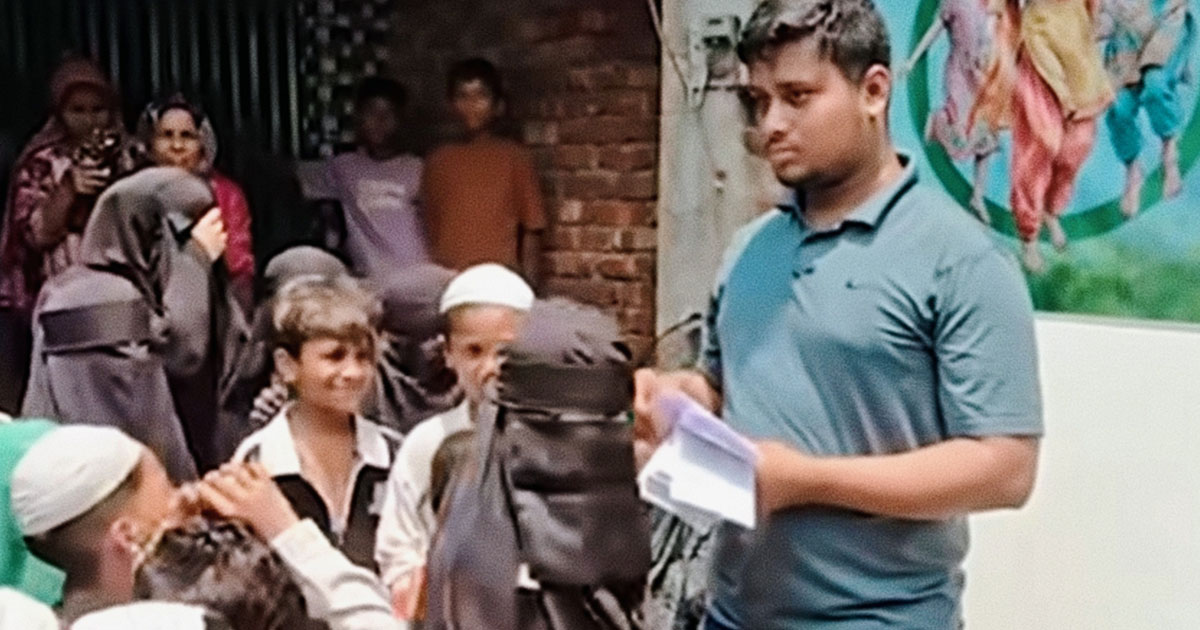বেদে শিশুদের শিক্ষায় বেতনের সিংহভাগ দান করলেন হাসনাত আব্দুল্লাহ