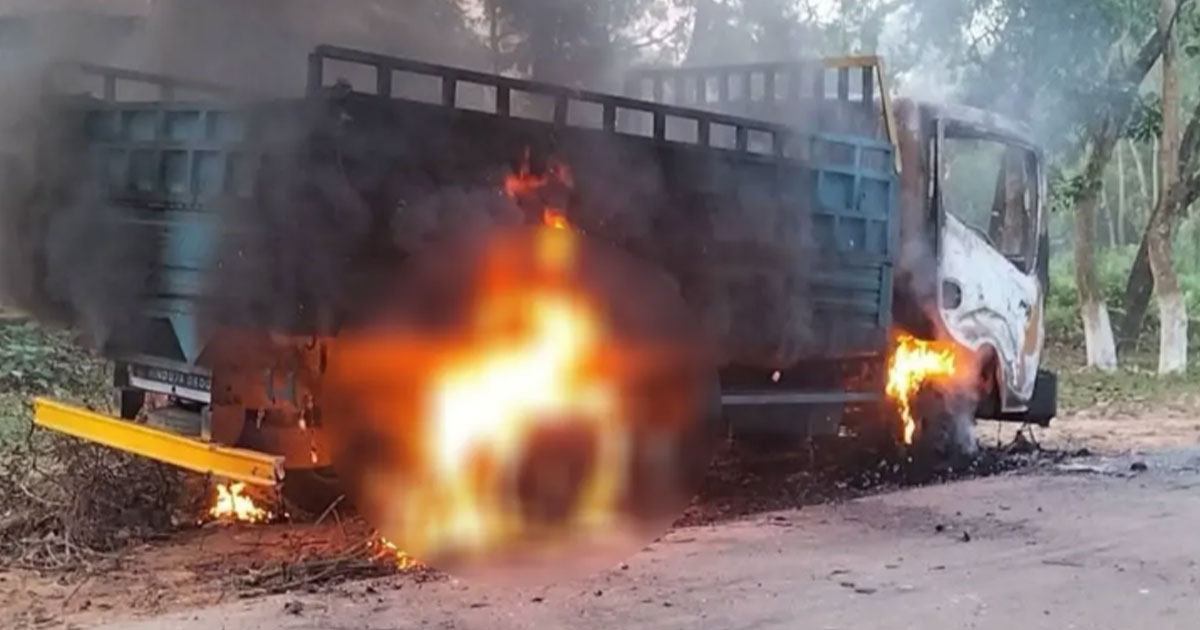 কালিয়াকৈরে গরুচোর সন্দেহে তিনজনকে পিটিয়ে হত্যা, ট্রাকে আগুন