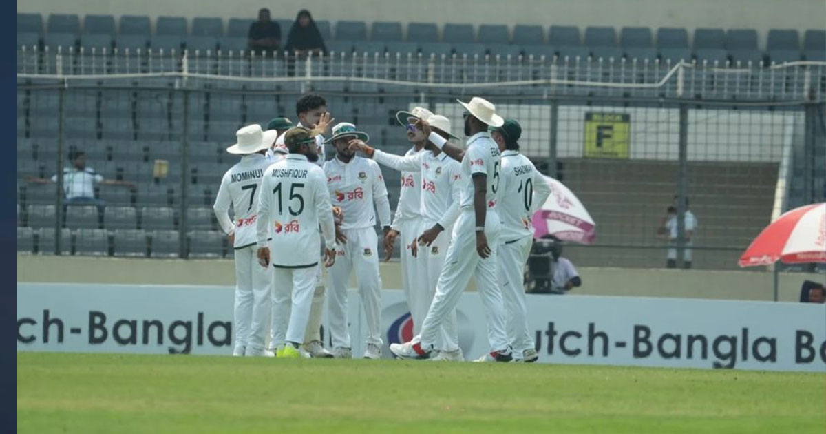 প্রথম সেশন ৪ উইকেট হারিয়ে বিপর্যয়ে পাকিস্তান
